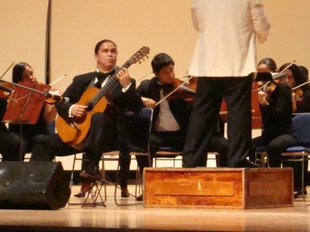 David Fernandez interpretando como solista el Concierto de Aranjuez con la Orquesta Sinfonica Juvenil del Estado de Veracruz