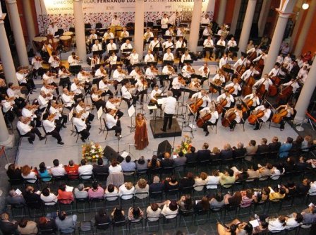 David FernÃ¡ndez en concierto con la cantante peruana Tania Libertad y SinfÃ³nica de Xalapa en Palacio de Gobierno de Xalapa, Veracruz